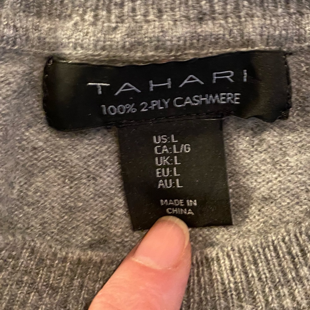 Tahari cashmere crew neck pull over sweater